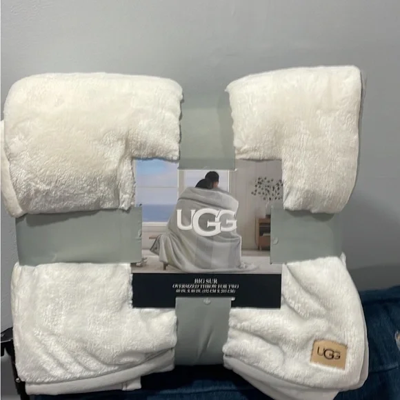 ugg big sur oversized throw blanket in off black